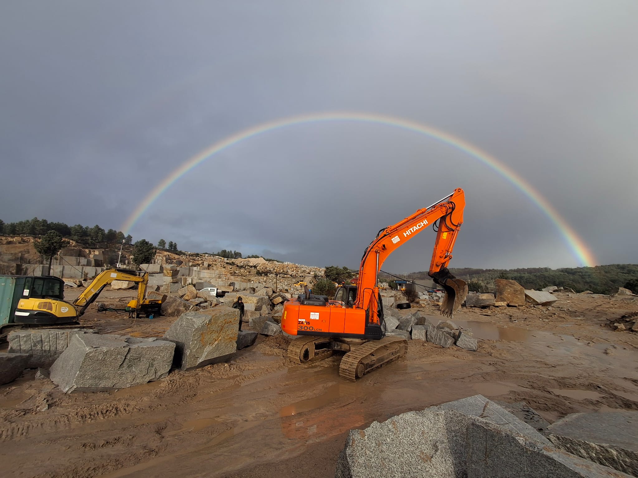 Exploração Própria - Seleção e Preparação de Pedra na Pedreira