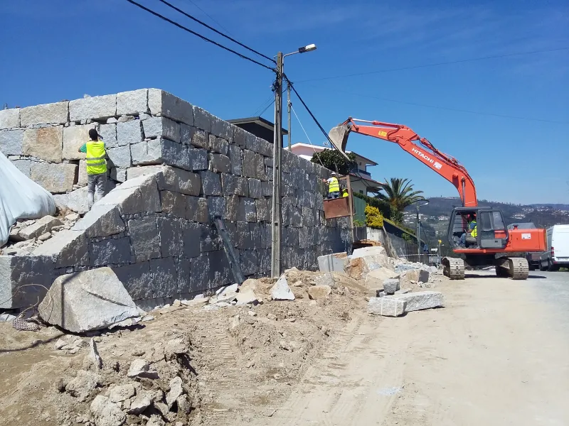 Muro de suporte de terras Intermarché Alpendorada