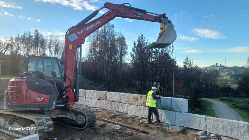 Muro de vedação em Habitação Vila Boa de Quires