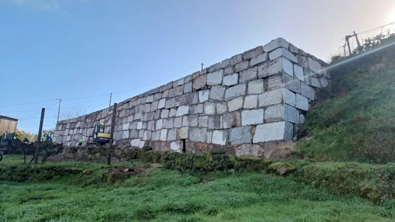 Muro de suporte em Jazente